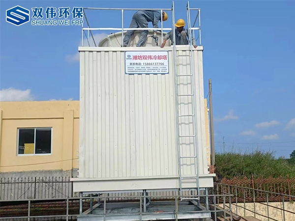 方形冷却塔安装现场